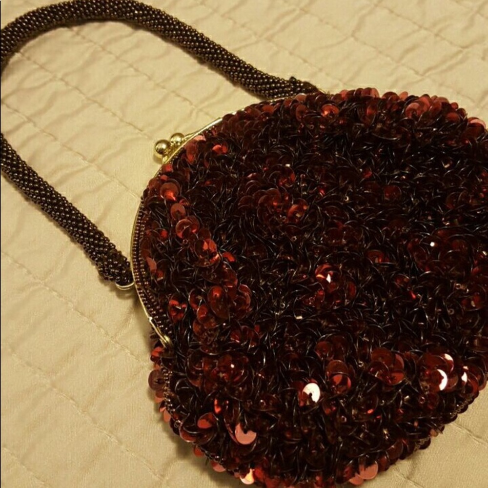 Caché- Small Sequined Wristlet